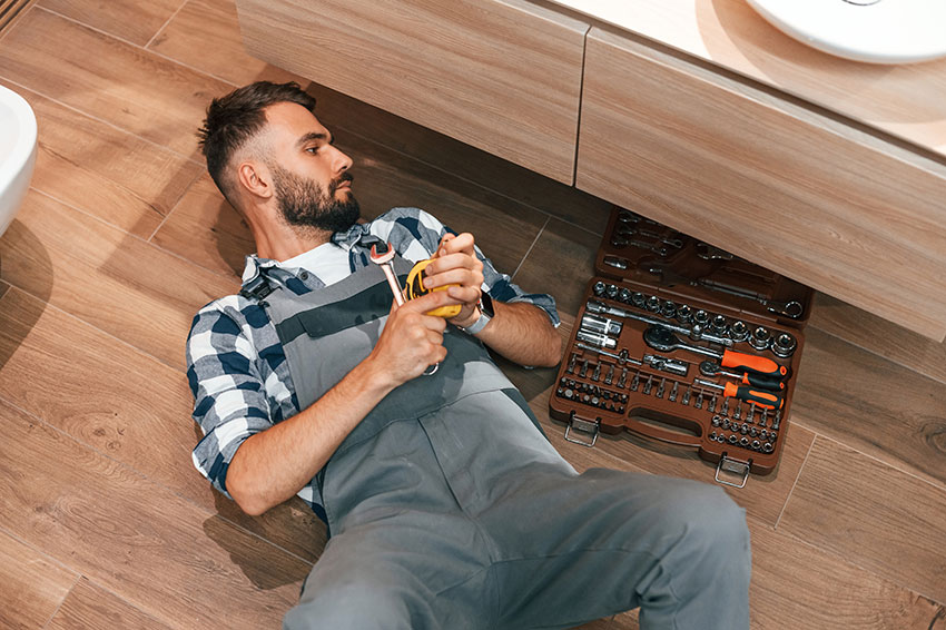 Professional handyman maintenance